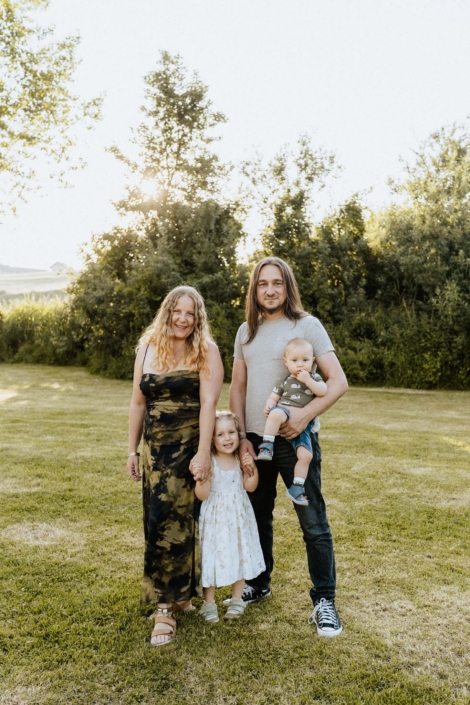 AnnemarieJaeger_Familienfotos am See im Sonnenuntergang_10