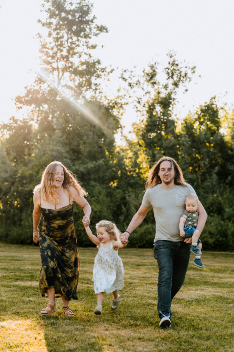 AnnemarieJaeger_Familienfotos am See im Sonnenuntergang_13