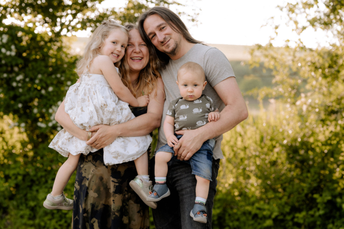 AnnemarieJaeger_Familienfotos am See im Sonnenuntergang_2