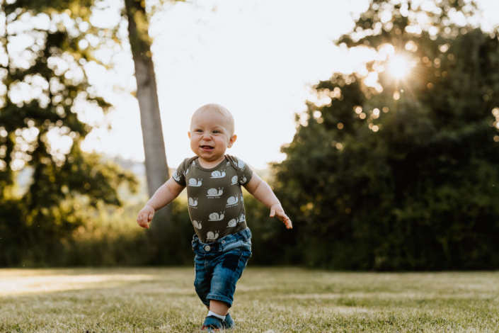AnnemarieJaeger_Familienfotos am See im Sonnenuntergang_29