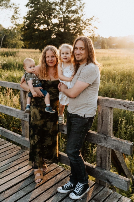 AnnemarieJaeger_Familienfotos am See im Sonnenuntergang_52
