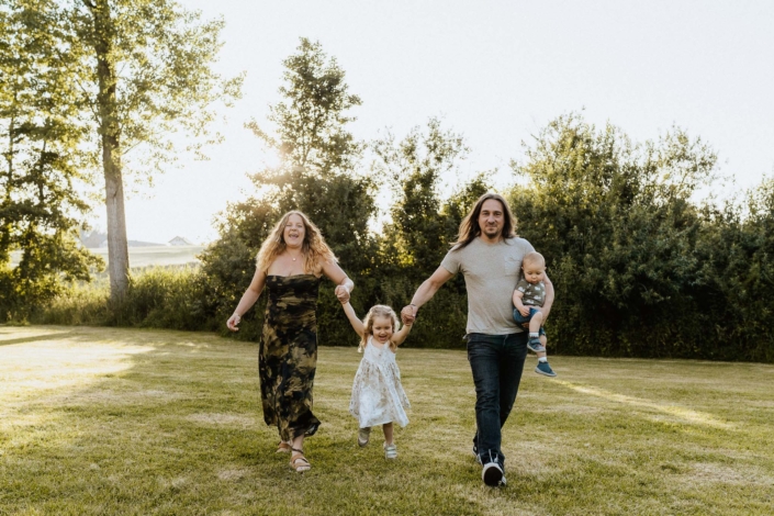 AnnemarieJaeger_Familienfotos am See im Sonnenuntergang_8